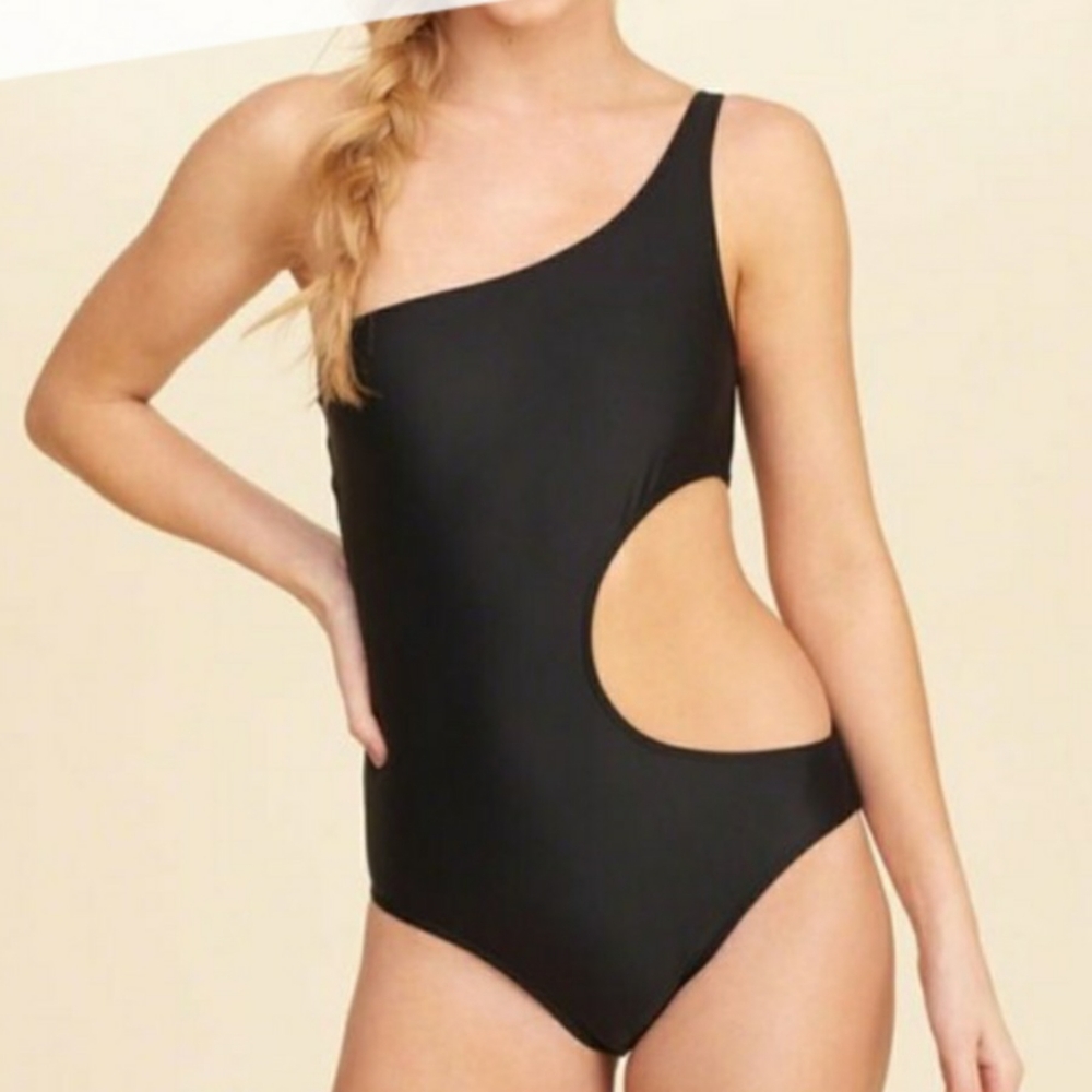 One shoulder black hollister swimsuit